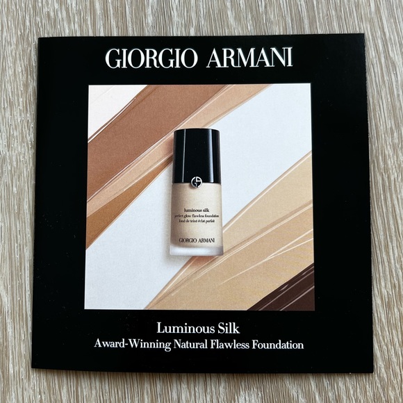New! Giorgio Armani Luminous Silk Award Winning Foundation - Picture 1 of 3